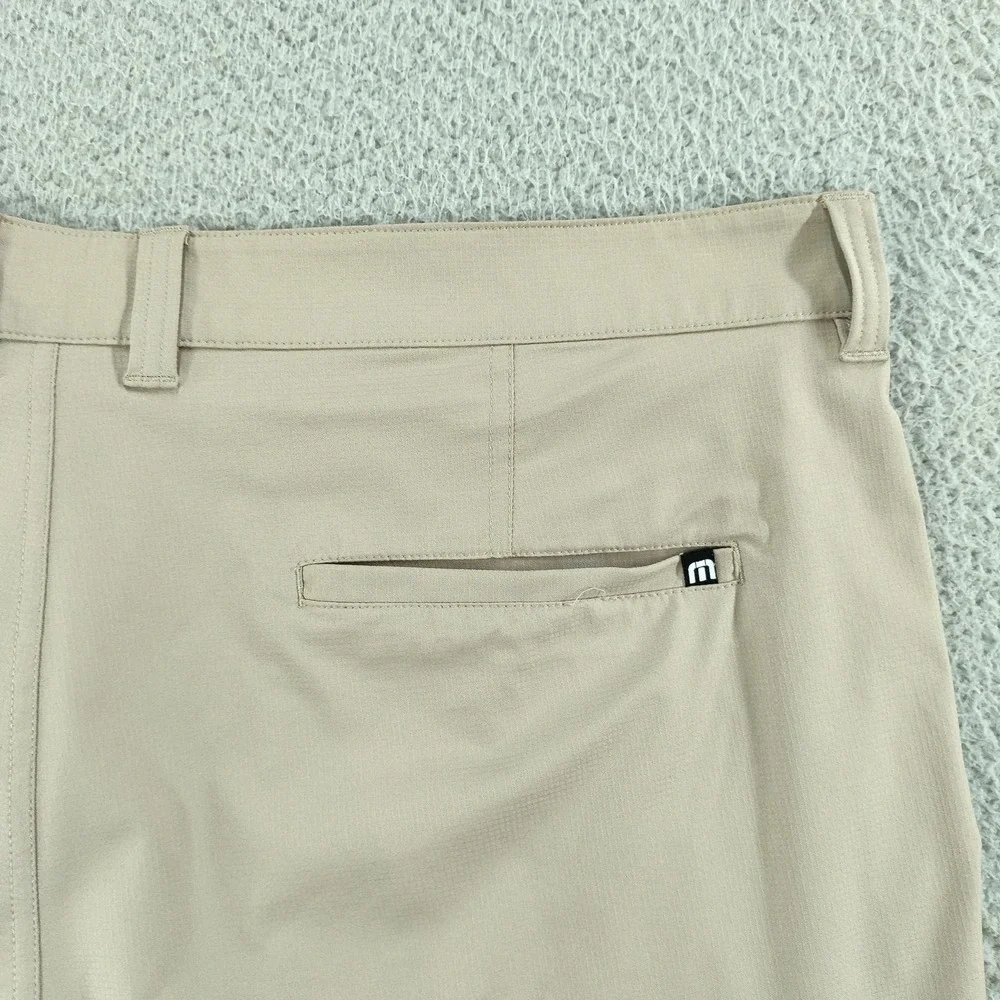 Travis Mathew Shorts Mens 38 Beige 9 Inch Stretch Chino Performance Golf Casual